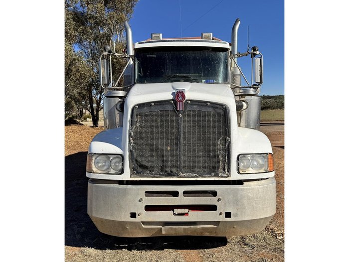 2010 KENWORTH T402 Truck & Dog Trailer Package