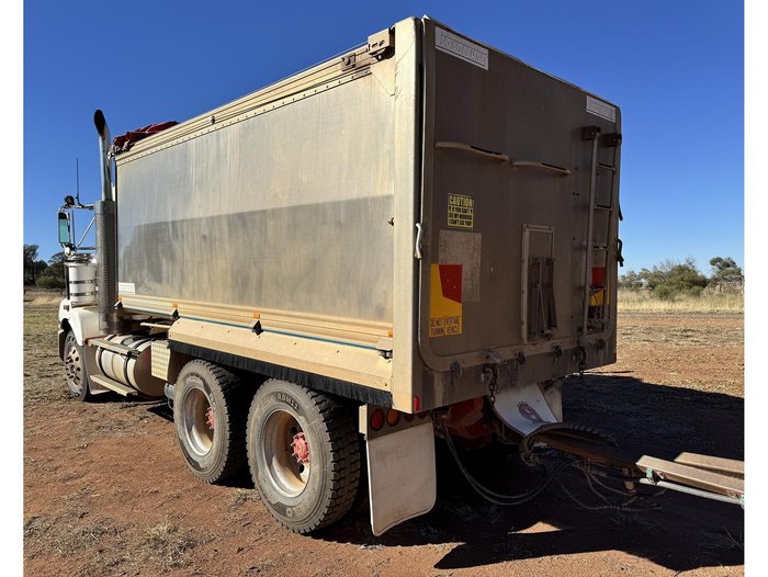 2010 KENWORTH T402 Truck & Dog Trailer Package