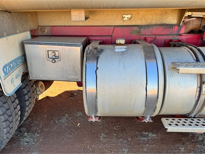 2010 KENWORTH T402 Truck & Dog Trailer Package