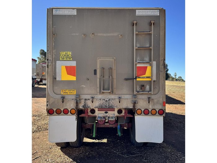 2010 KENWORTH T402 Truck & Dog Trailer Package