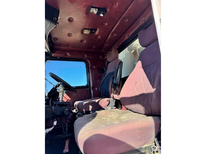 2010 KENWORTH T402 Truck & Dog Trailer Package