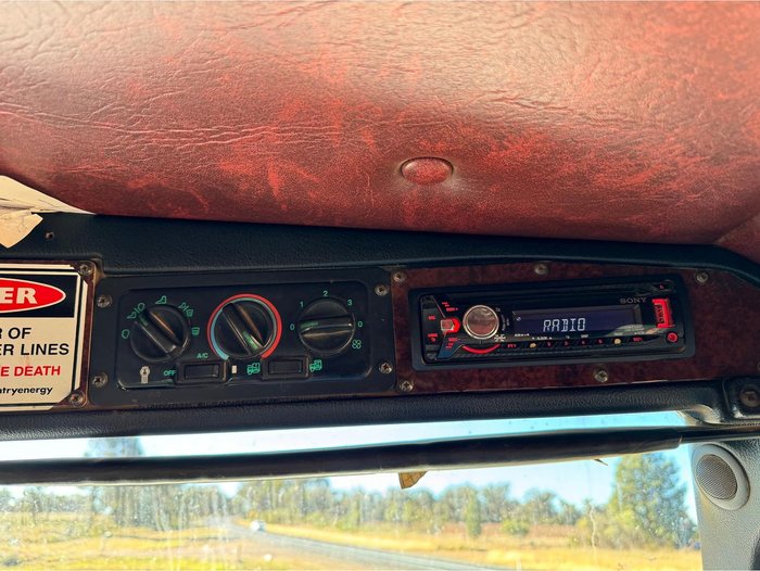 2010 KENWORTH T402 Truck & Dog Trailer Package