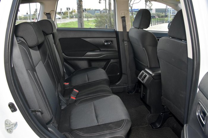 2021 Mitsubishi Outlander ES