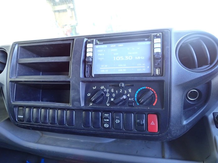 2016 HINO DUTRO 617 SILVER