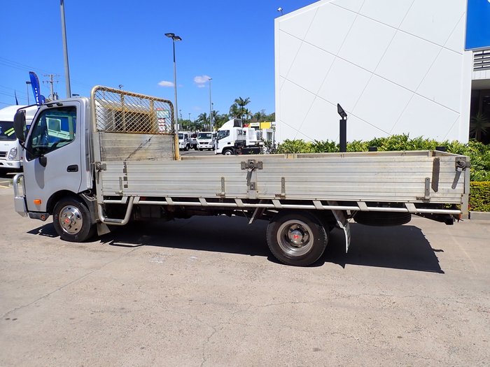 2016 HINO DUTRO 617 SILVER