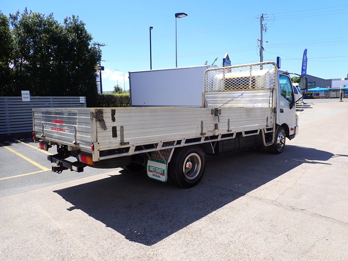 2016 HINO DUTRO 617 SILVER