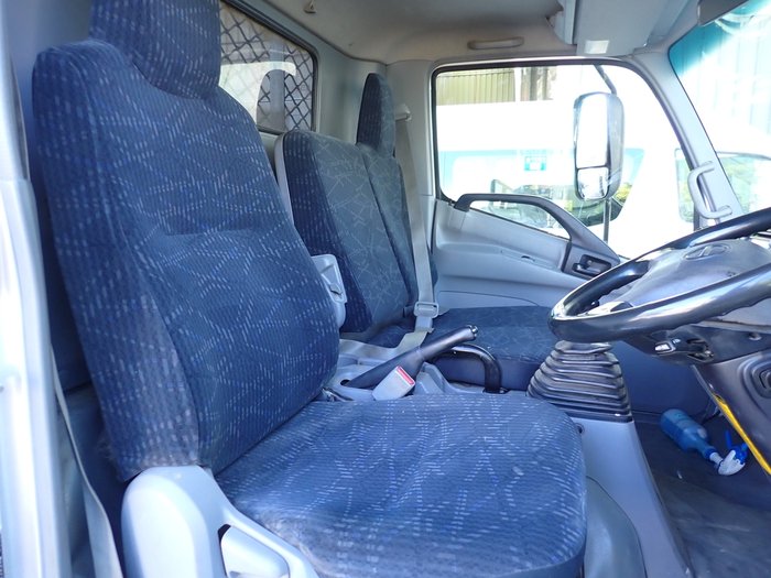 2016 HINO DUTRO 617 SILVER