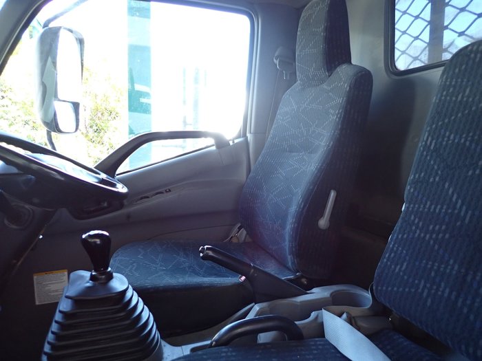 2016 HINO DUTRO 617 SILVER