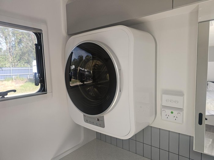 2025 New Age Caravans Manta Ray Mr16er Exp