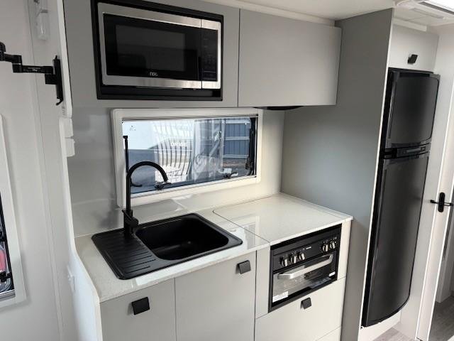 2025 New Age Caravans Manta Ray Couples Expedition