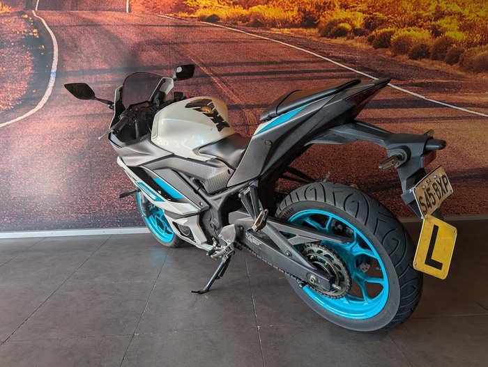 2023 Yamaha YZF-R3 R3