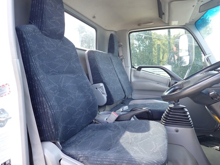 2015 HINO DUTRO 917 WHITE