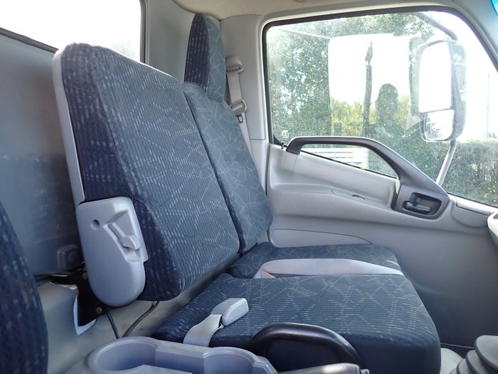 2015 HINO DUTRO 917 WHITE