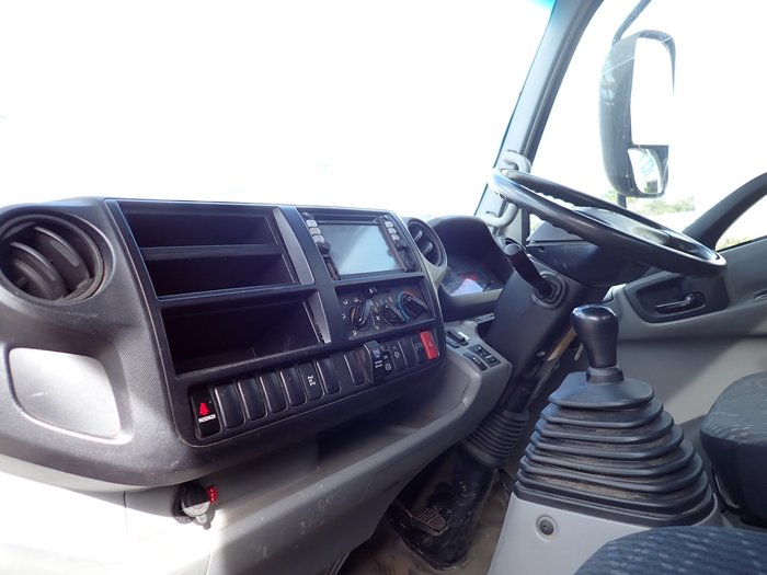 2015 HINO DUTRO 917 WHITE