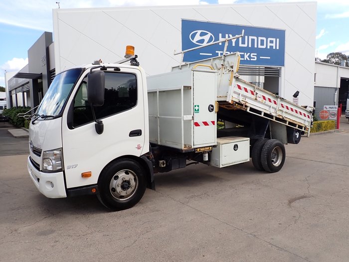 2015 HINO DUTRO 917 WHITE