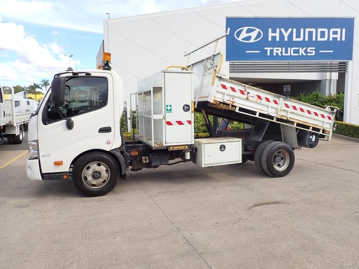 2015 HINO DUTRO 917 WHITE