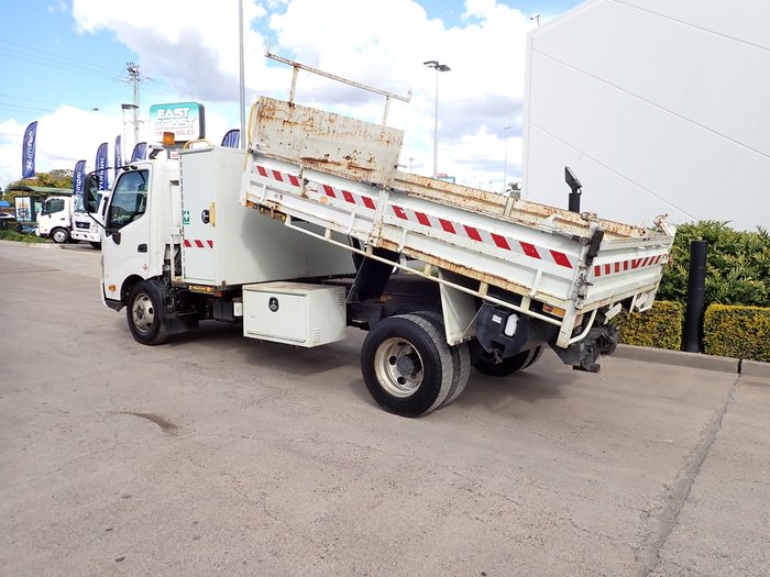 2015 HINO DUTRO 917 WHITE