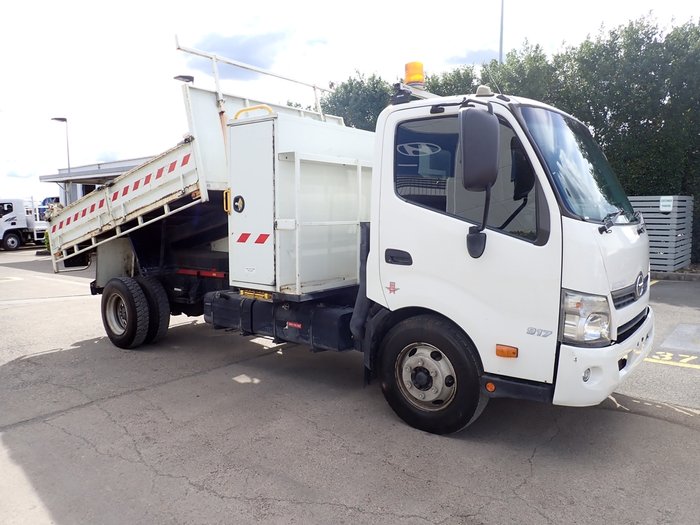 2015 HINO DUTRO 917 WHITE