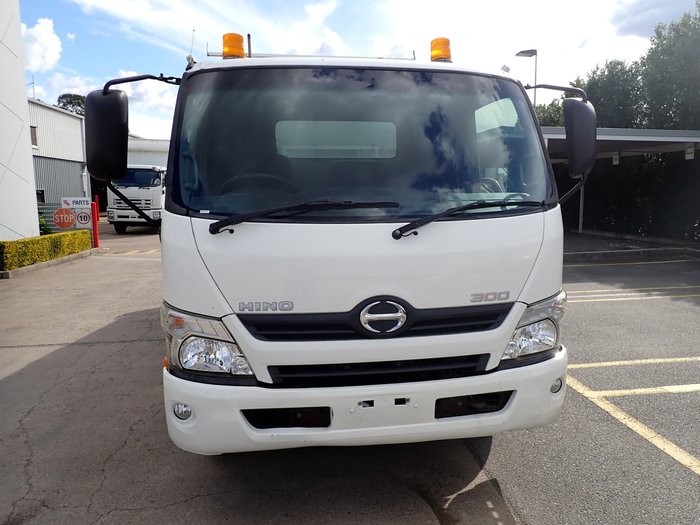 2015 HINO DUTRO 917 WHITE