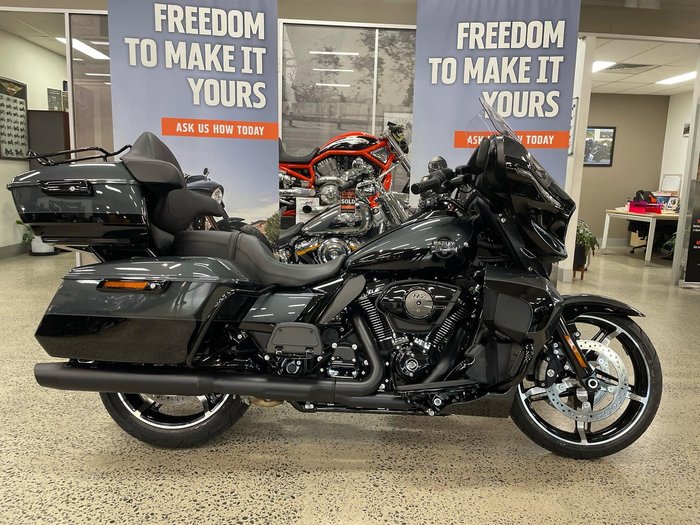 2025 Harley-Davidson Street Glide Ultra 117 (FLHXU) Touring Black