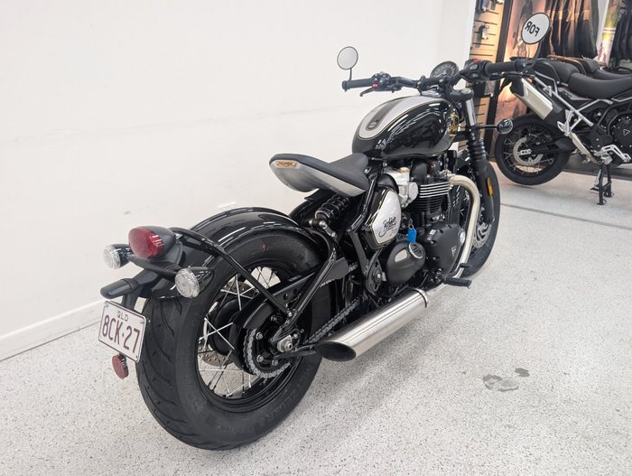 2025 Triumph BONNEVILLE BOBBER ICON Black