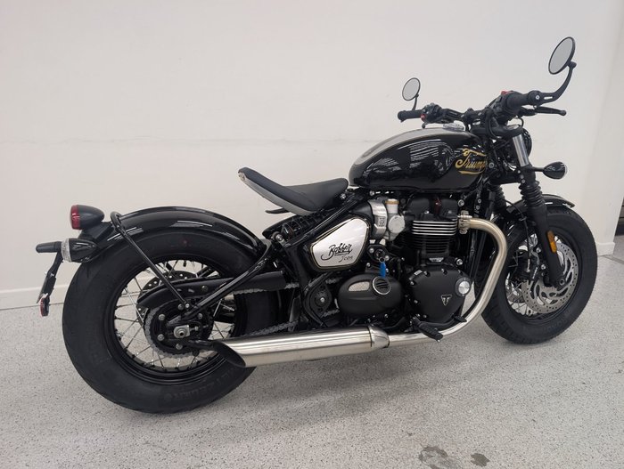 2025 Triumph BONNEVILLE BOBBER ICON Black