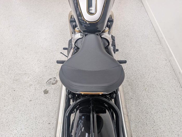 2025 Triumph BONNEVILLE BOBBER ICON Black