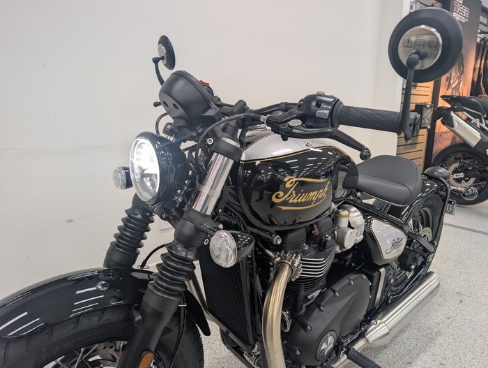 2025 Triumph BONNEVILLE BOBBER ICON Black