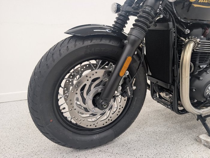 2025 Triumph BONNEVILLE BOBBER ICON Black