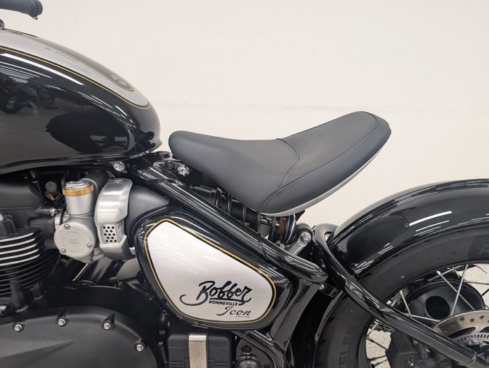 2025 Triumph BONNEVILLE BOBBER ICON Black