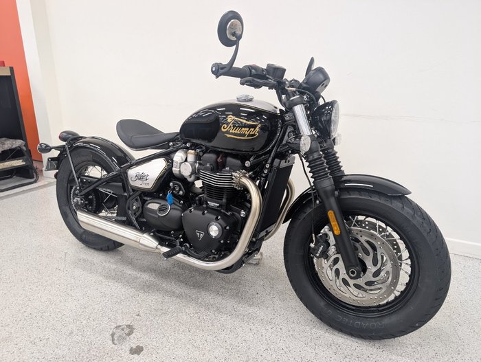 2025 Triumph BONNEVILLE BOBBER ICON Black
