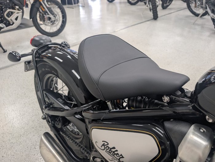 2025 Triumph BONNEVILLE BOBBER ICON Black