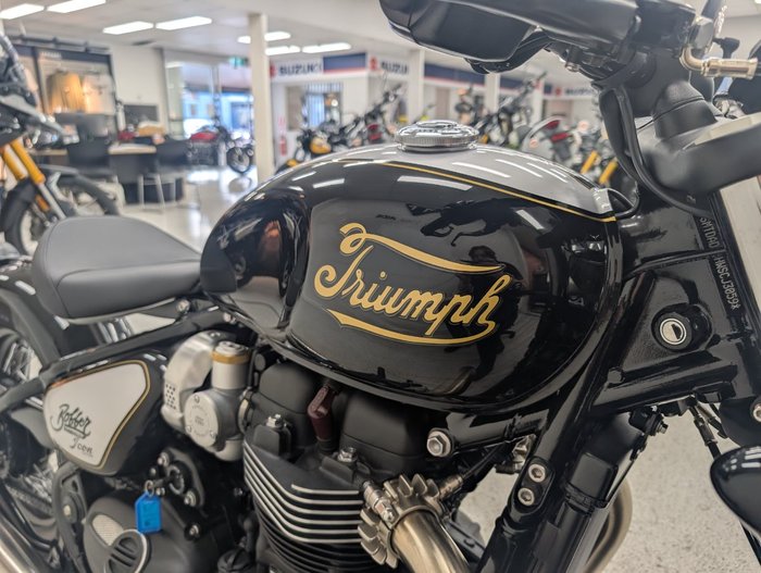 2025 Triumph BONNEVILLE BOBBER ICON Black