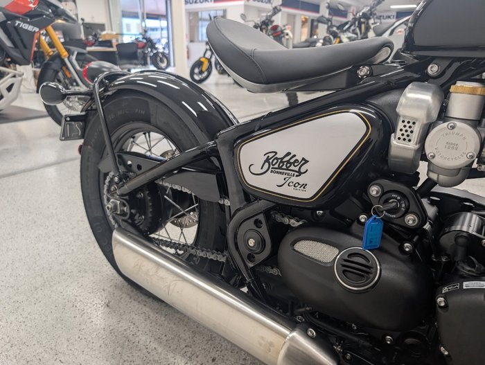 2025 Triumph BONNEVILLE BOBBER ICON Black