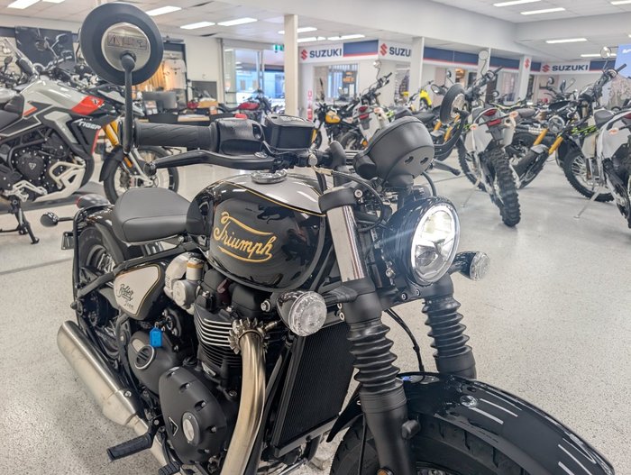 2025 Triumph BONNEVILLE BOBBER ICON Black