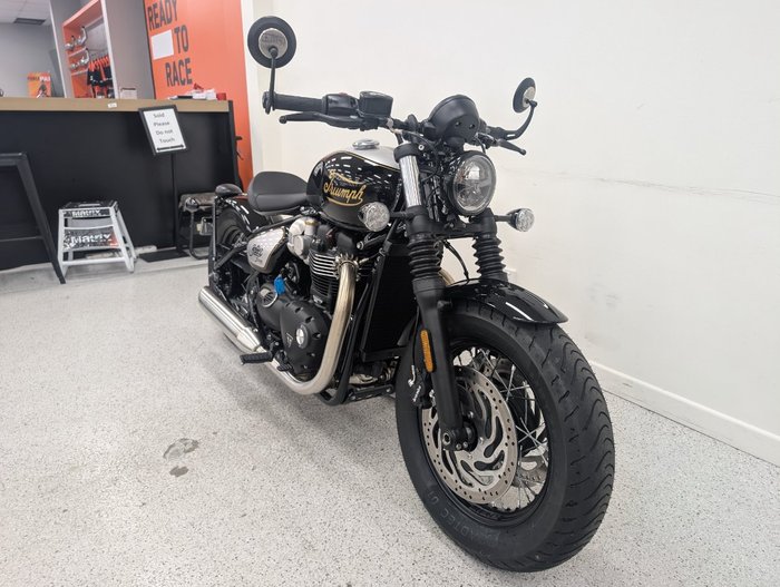 2025 Triumph BONNEVILLE BOBBER ICON Black