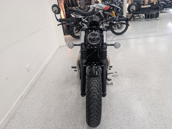 2025 Triumph BONNEVILLE BOBBER ICON Black