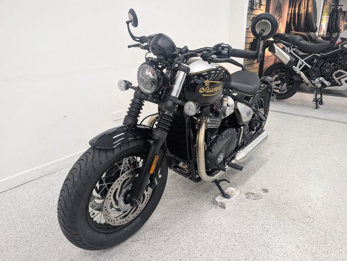 2025 Triumph BONNEVILLE BOBBER ICON Black