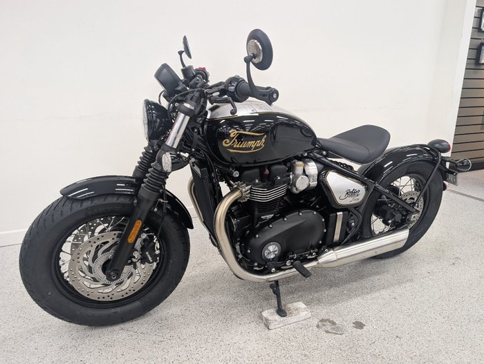 2025 Triumph BONNEVILLE BOBBER ICON Black