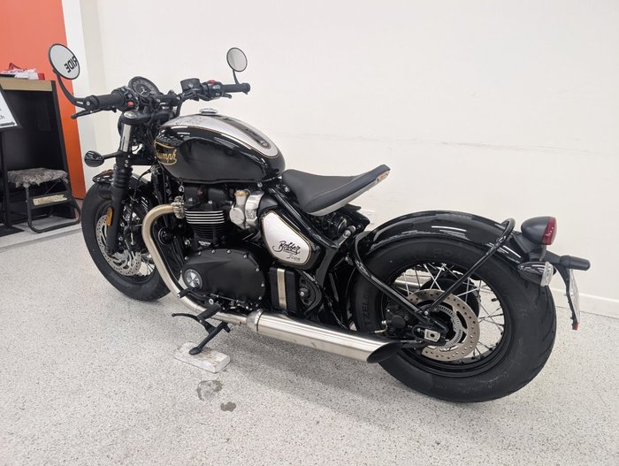 2025 Triumph BONNEVILLE BOBBER ICON Black