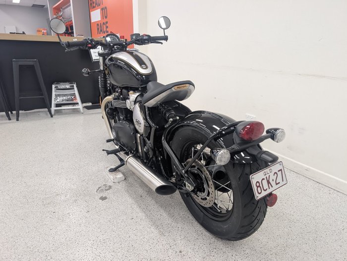 2025 Triumph BONNEVILLE BOBBER ICON Black