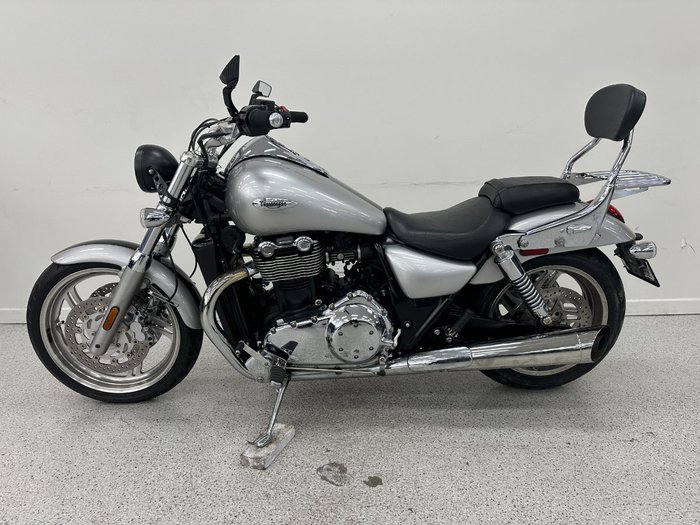 2010 Triumph THUNDERBIRD CHROME