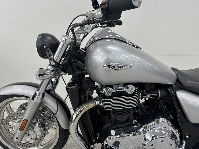 2010 Triumph THUNDERBIRD CHROME