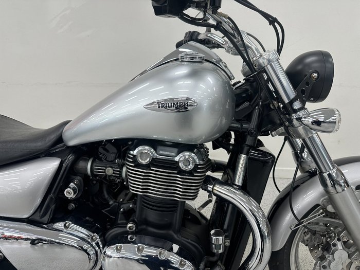 2010 Triumph THUNDERBIRD CHROME