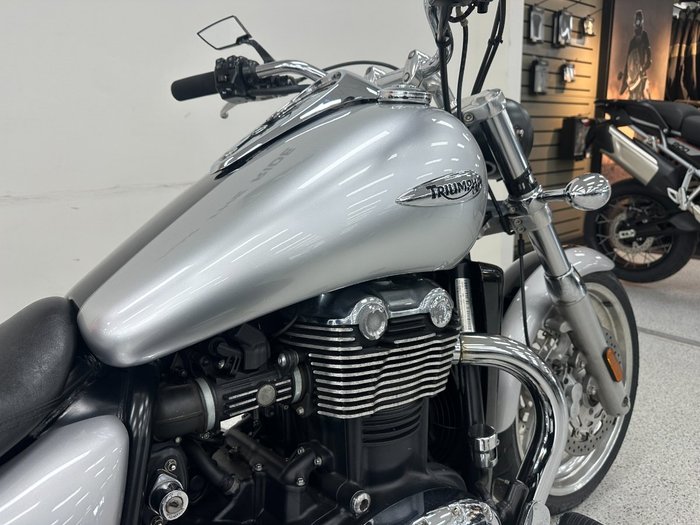 2010 Triumph THUNDERBIRD CHROME