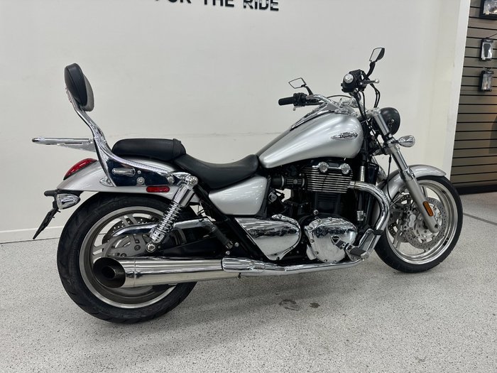 2010 Triumph THUNDERBIRD CHROME