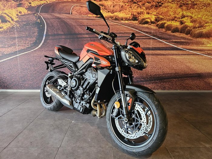 2025 Triumph Street Triple R 765 Street Triple Orange