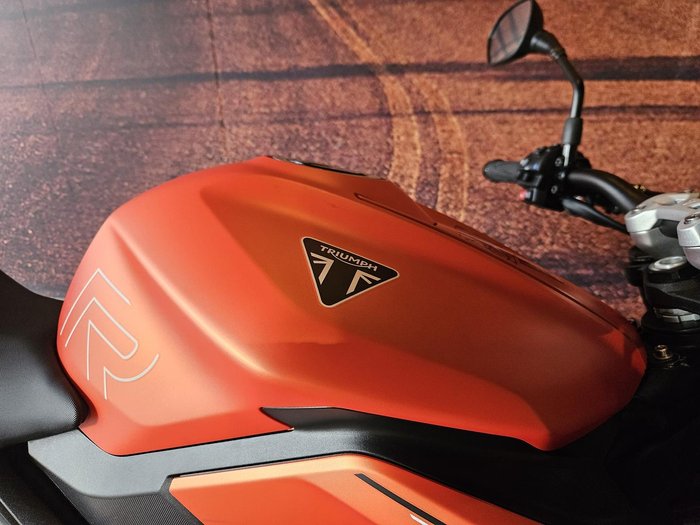 2025 Triumph Street Triple R 765 Street Triple Orange