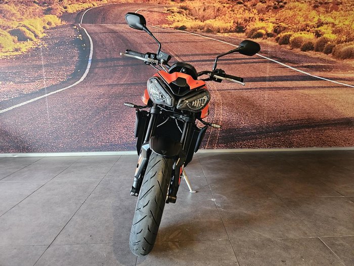 2025 Triumph Street Triple R 765 Street Triple Orange