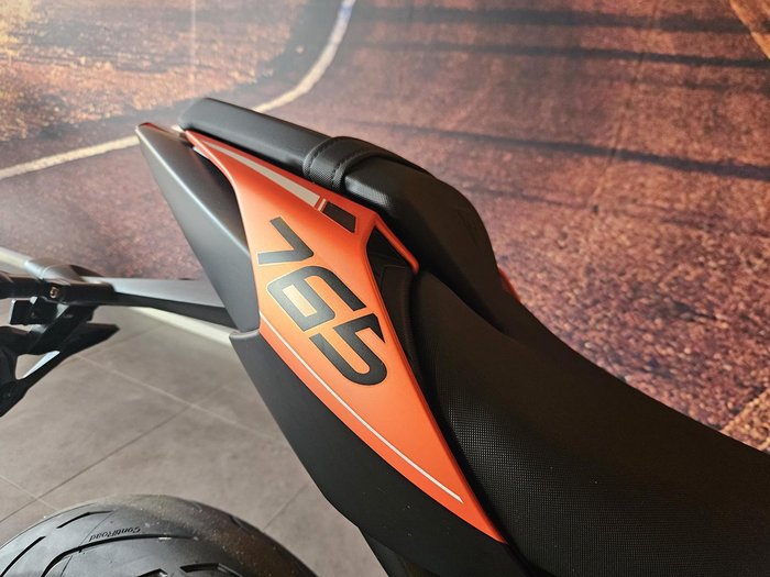 2025 Triumph Street Triple R 765 Street Triple Orange